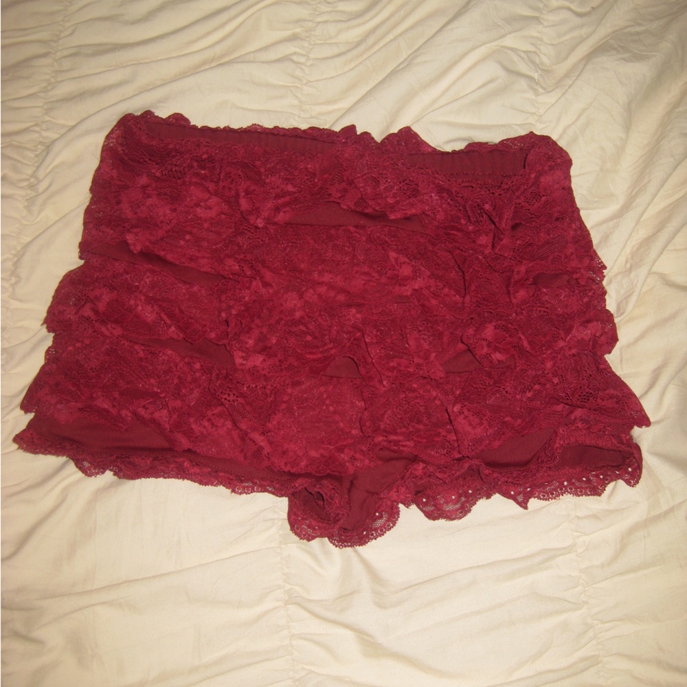 Ruffled Lace Strapless Tube Top in Burgundy
